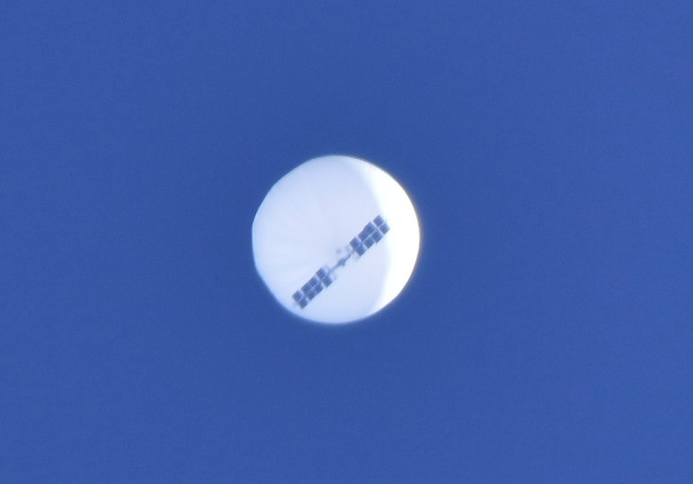 File:Balloon over MYR.jpg