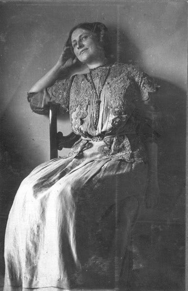 File:Helen Tracy Lowe-Porter 1910.tif
