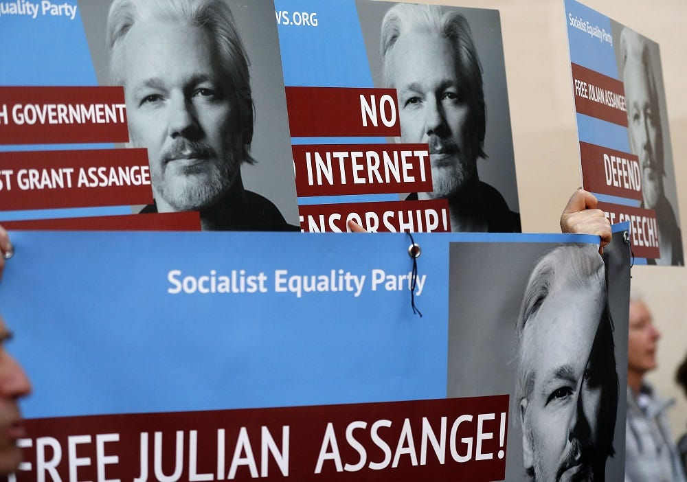 defenders of julian assange protest us wanting him