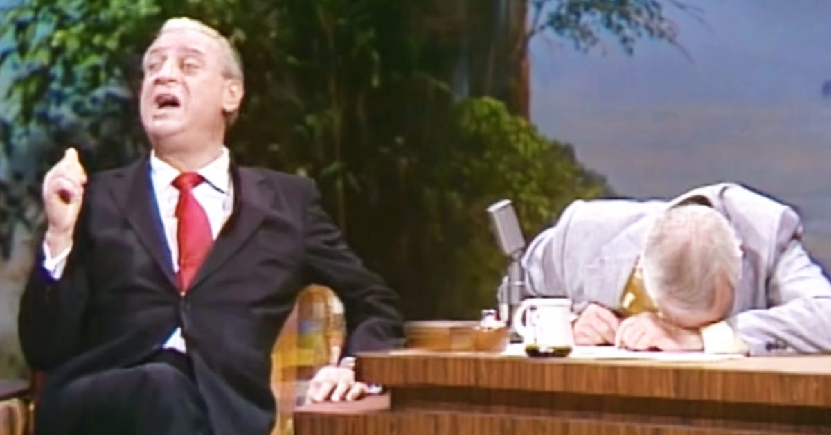 Johnny Carson is trying not to laugh on camera. What Rodney Dangerfield  said has everyone cracking up! – Madly Odd!
