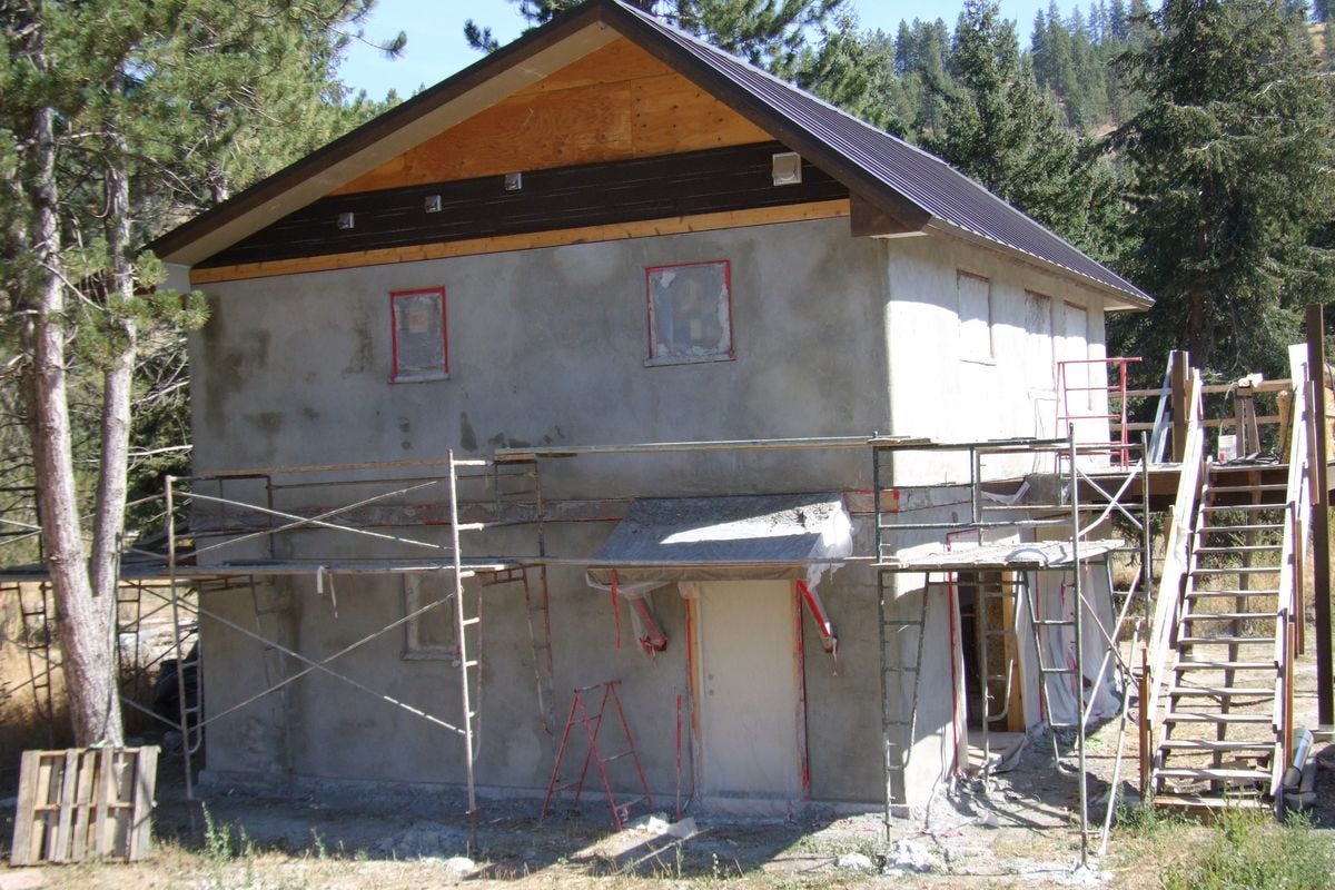 Kai Huschke is building a straw bale house in the Vinegar Flats area near the Vinegar Flats community garden area.  (Paul K. Haeder / Down to Earth NW Correspondent)