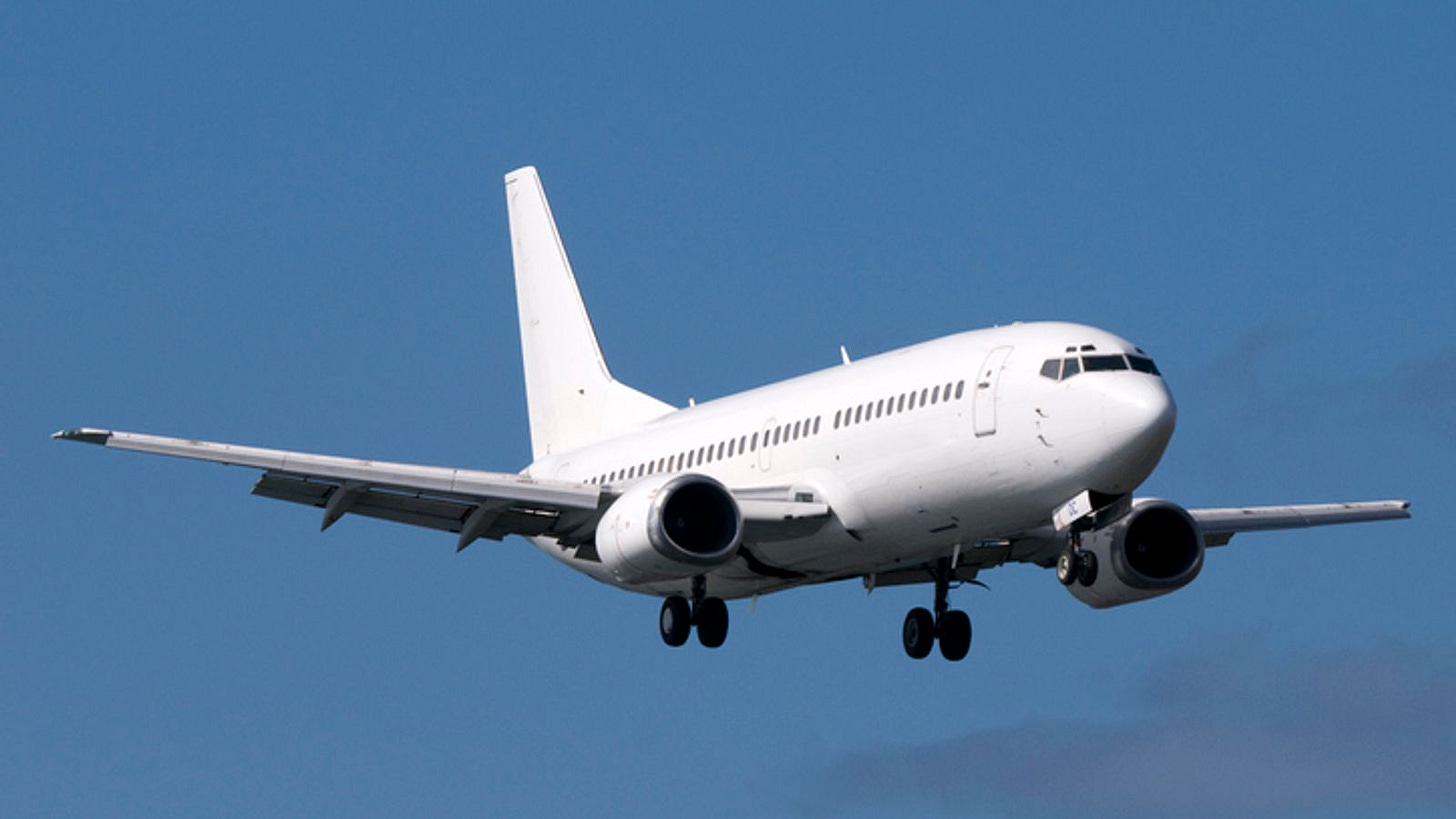 Boeing 737 cargo plane makes emergency landing in ocean off Hawaii | World  News | Sky News