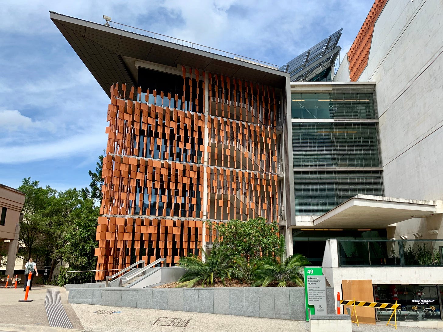 File:Advanced Engineering Building 49, St Lucia Campus, UQ, Brisbane  entrance.jpg - Wikimedia Commons