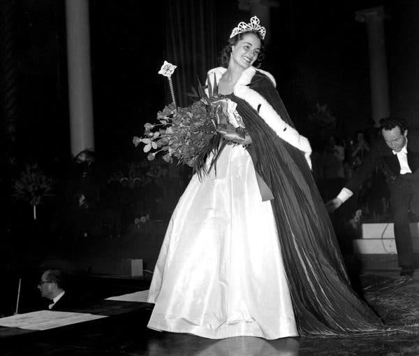 Yolande Betbeze Fox, Miss America Who Defied Convention ...