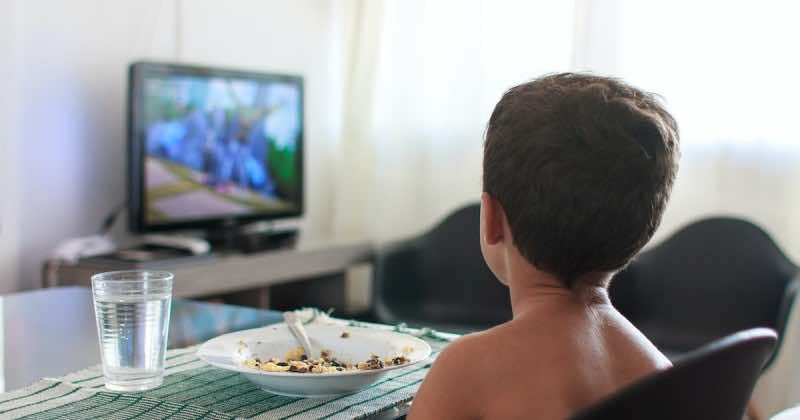 Study: Watching TV During Meals Disrupts Kids’ Cognitive Development