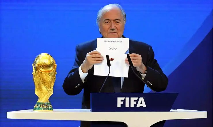 Blatter anuncia en 2010 que el Mundial será en Qatar / Walter Bieri (EPA)