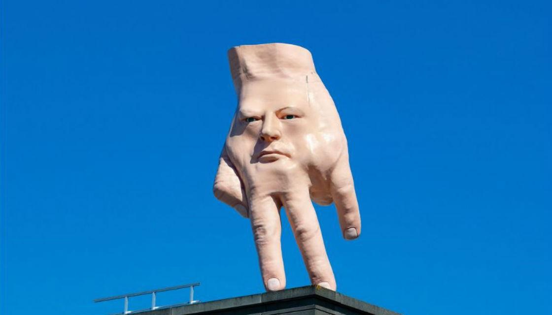 Christchurch's gigantic hand sculpture 'Quasi' moving to Wellington |  Newshub