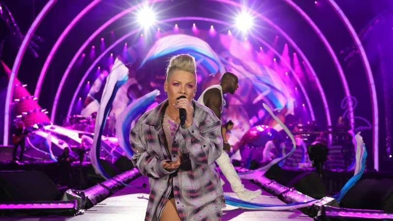 Pink's 'poi flags' tribute, caught in conflict crossfire ...