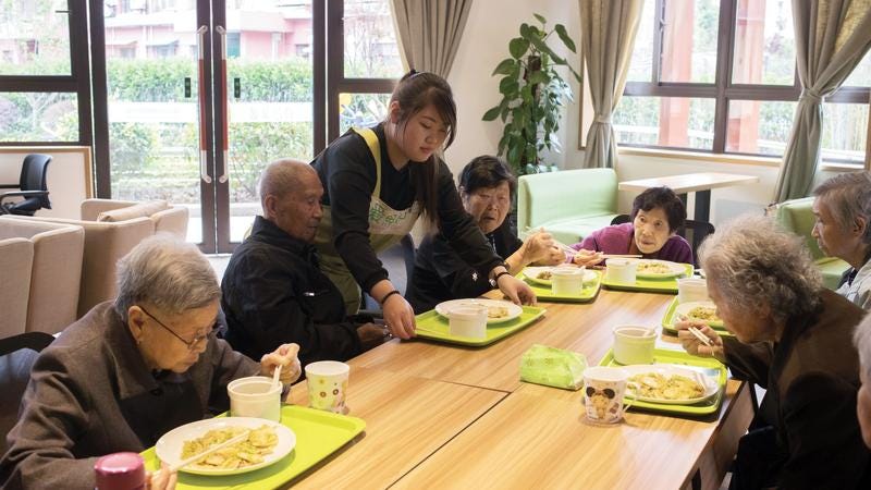 Improving elderly care in Shanghai | Asia Weekly | China Daily
