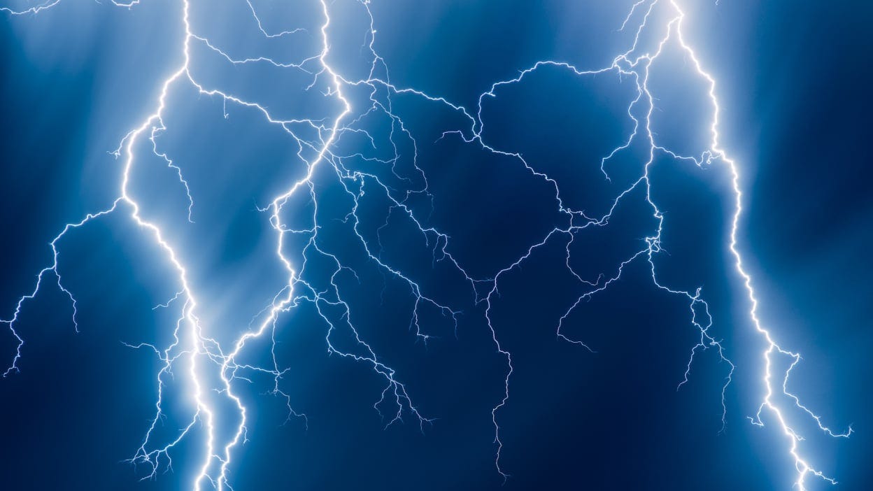 Huge lightning bolt spanning 3 U.S. states sets record | Mashable