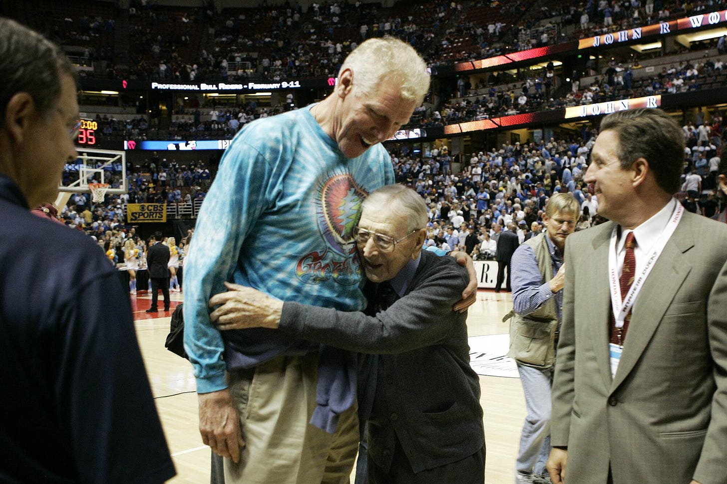 Bill Walton's kindness and wonderful wackiness was a true gift - Los  Angeles Times