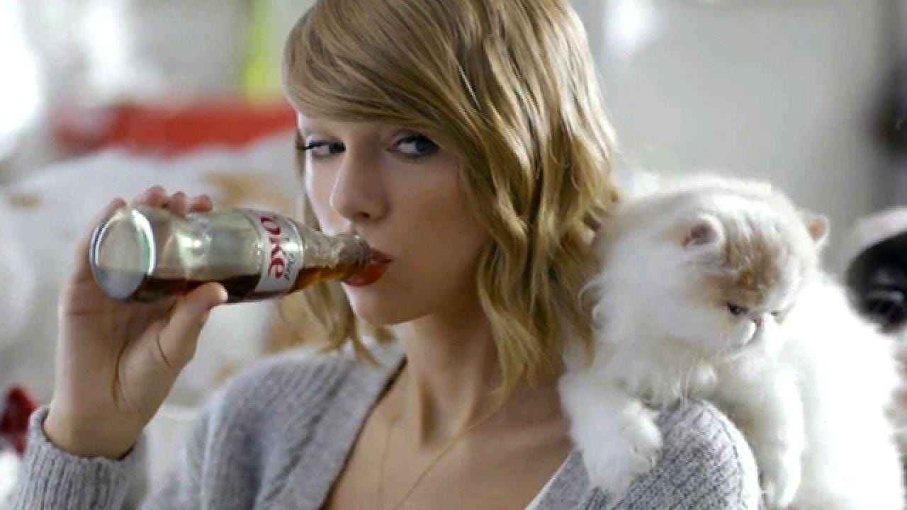 A Year in the Life of Taylor Swift's Cats | Entertainment Tonight