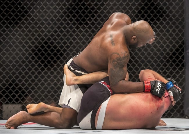 derrick lewis vs gabriel gonzaga ufc 2016 images