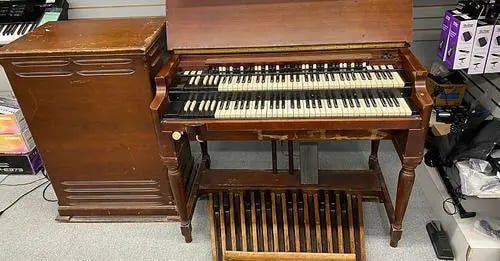 Hammond B3 Organ with Leslie 22h Speaker Cabinet Used $7999.99 Local Pickup  Only