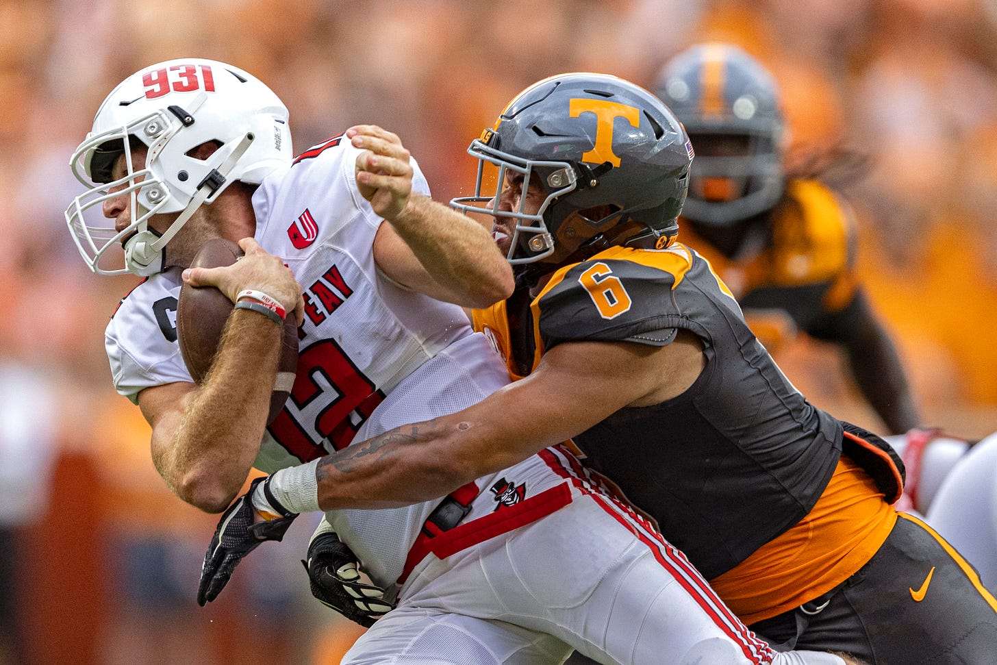 No. 9 Tennessee rallies past stubborn Austin Peay, 30-13 | WTVC