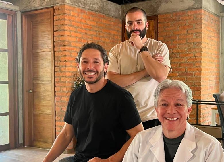 De izquierda a derecha: David Calderón, médico y CEO de Teral; Alan Sepúlveda, experto en tecnología; y Meisser López, ortopedista cirujano. FOTO CORTESÍA. De izquierda a derecha: David Calderón, médico y CEO de Teral; Alan Sepúlveda, experto en tecnología; y Meisser López, ortopedista cirujano. FOTO CORTESÍA.