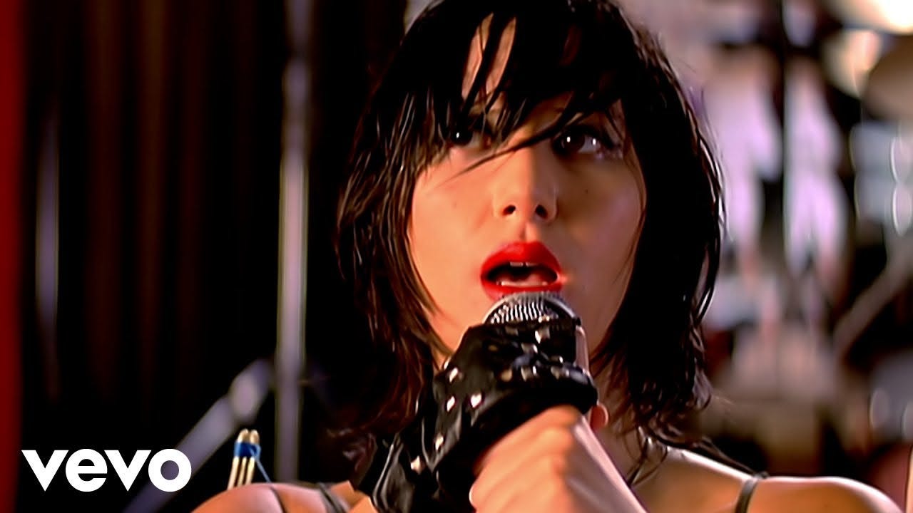 Yeah Yeah Yeahs - Maps (Official Music Video)