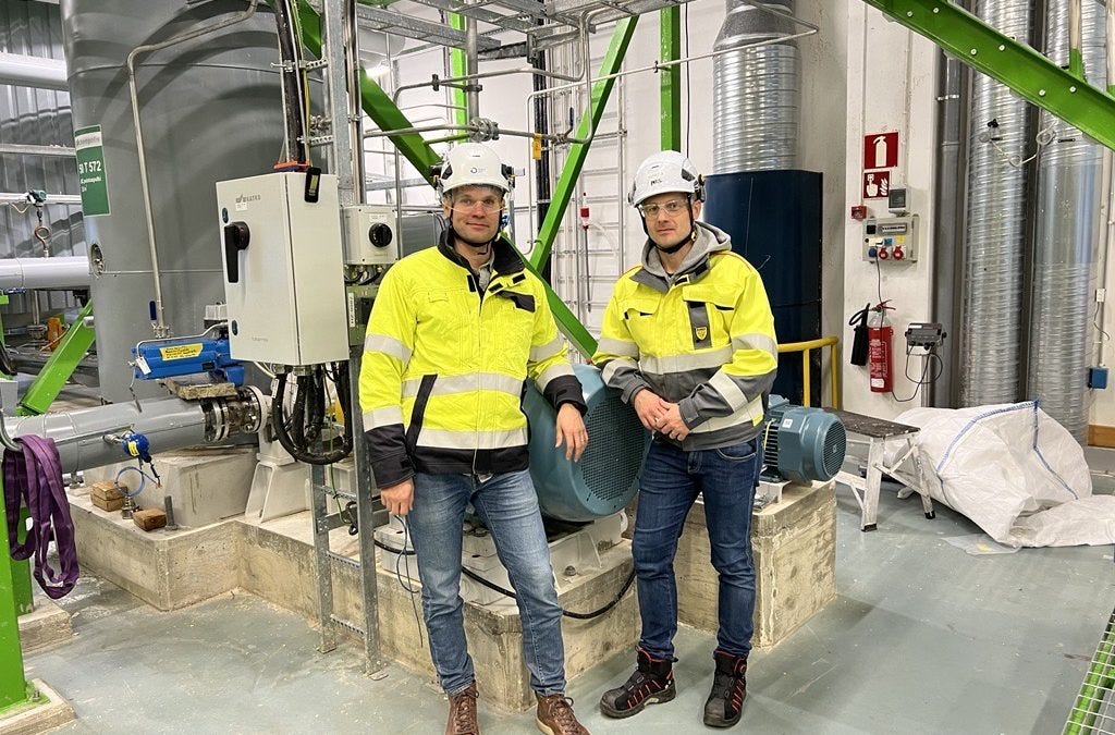 Keijo Hytönen, General Manager of the Oulu Site (right) welcomed the Chief Operating Officer of Origin by Ocean, Heikki Heiskanen to the Chempolis facilities.