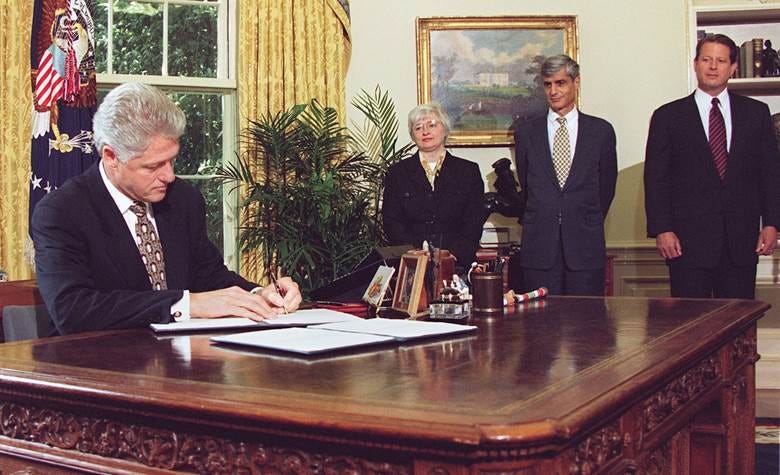 US President Bill Clinton exercises his &quot;line-item