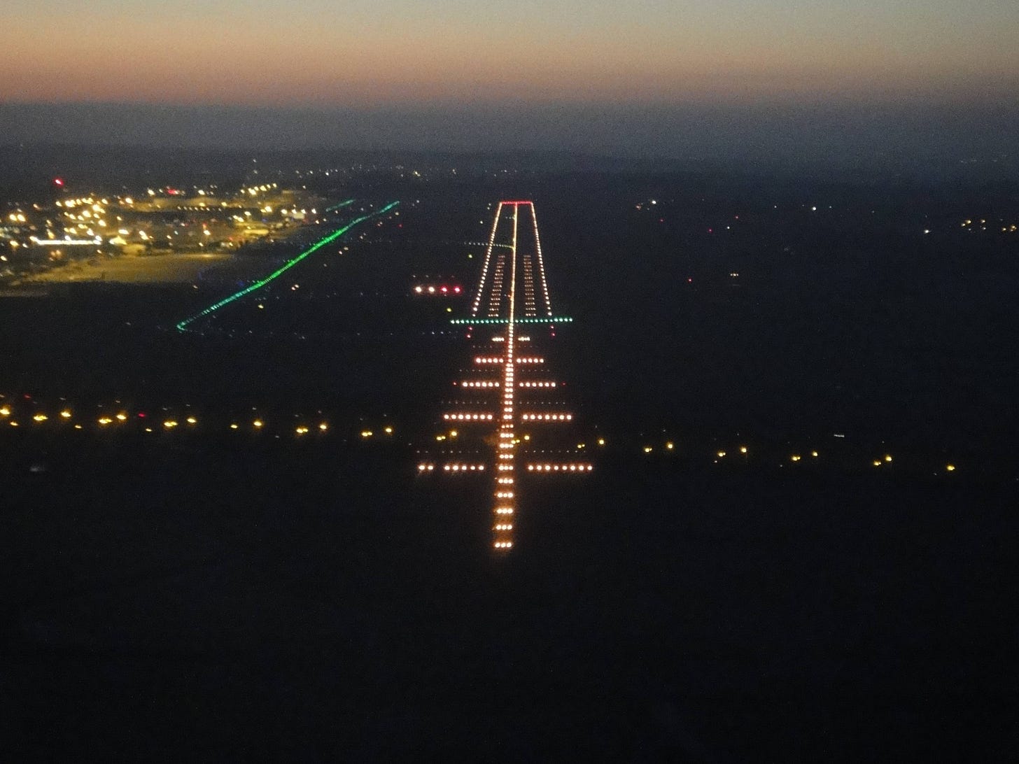 10 Runway, Airport, & Taxiway Lights Explained By An Actual Pilot