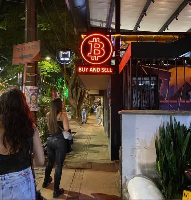 El café colombiano tiene sabor a bitcoin en este lugar de Medellín