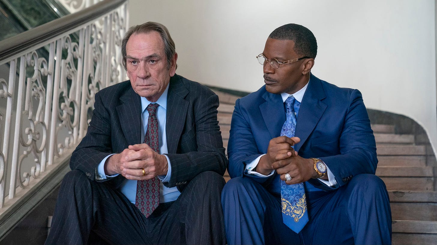 Tommy Lee Jones as Jeremiah O’Keefe and Jamie Foxx as Willie Gary in The Burial