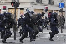 French police counter protest violence; trash strike ends -  TownAndCountryToday.com