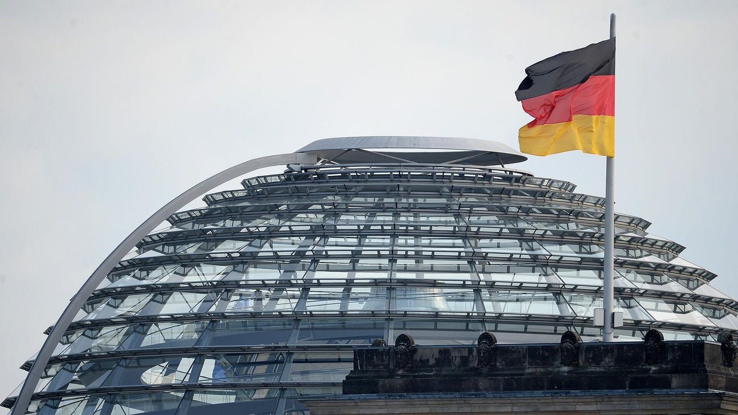 German flag waves over the Reichstag - Sputnik International, 1920, 16.12.2024