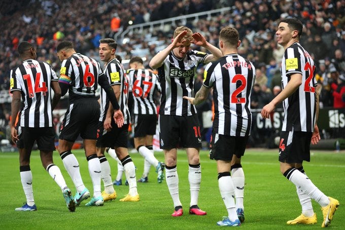 Newcastle United players celebrate Anthony Gordon's goal against Manchester United. 