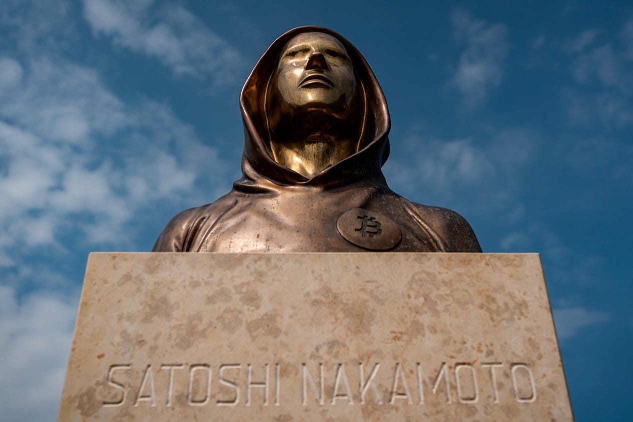 Monumento a Satoshi Nakamoto