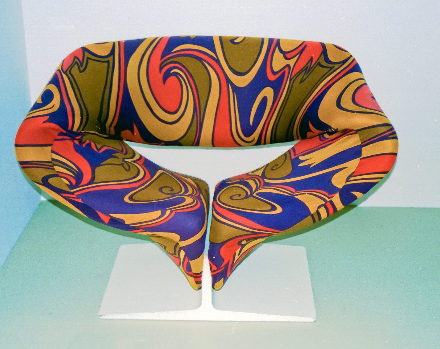 ribbon chair