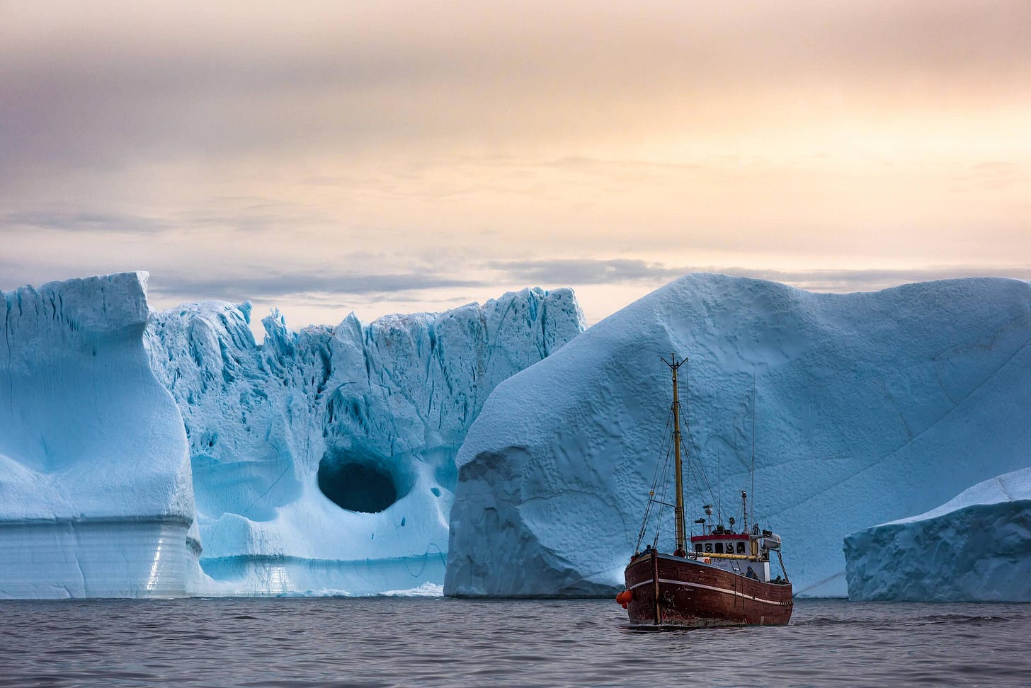 Sailing along edge of ice, Ilulissat. Photo - Stian Klo, Visit Greenland