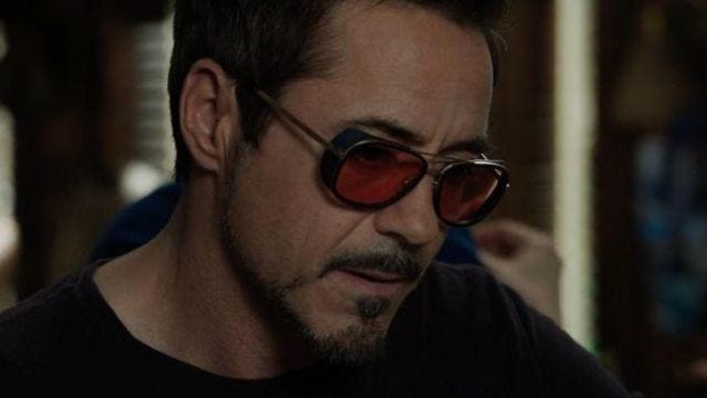 Glasses red glasses Tony Stark (Robert Downey, Jr.) in Iron Man 3 | Spotern