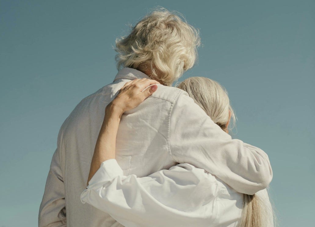 https://www.pexels.com/photo/an-elderly-couple-hugging-5934640/