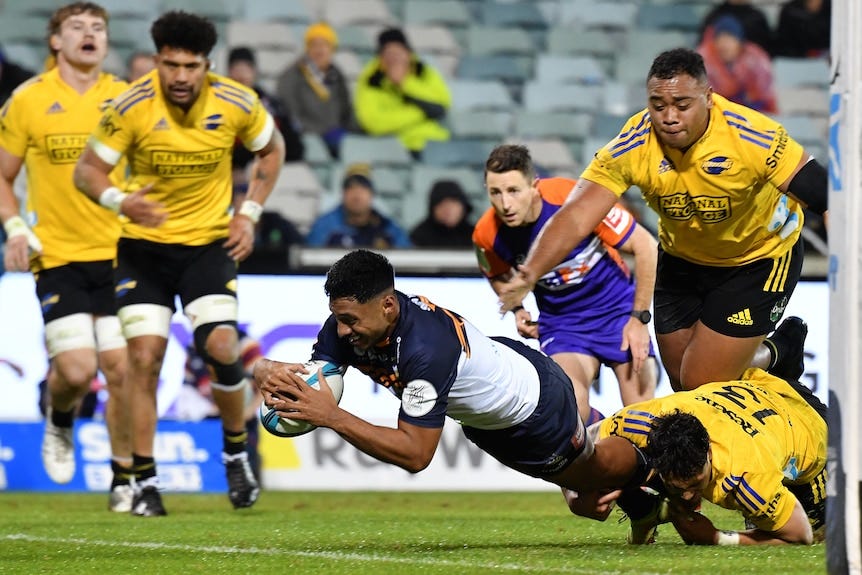 Brumbies keep Super Rugby dream alive with quarter-final win over Hurricanes  - ABC News