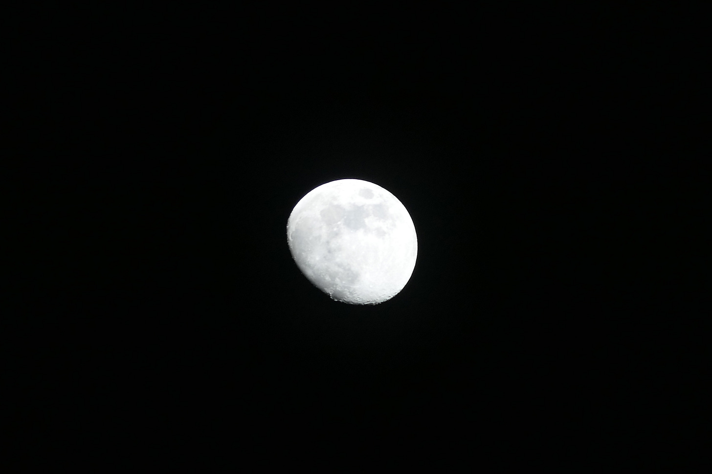 A photo of the lunar surface taken at night from Paris on MArch 10, 2025 by Rudy Martinez. That guy is so awesome.