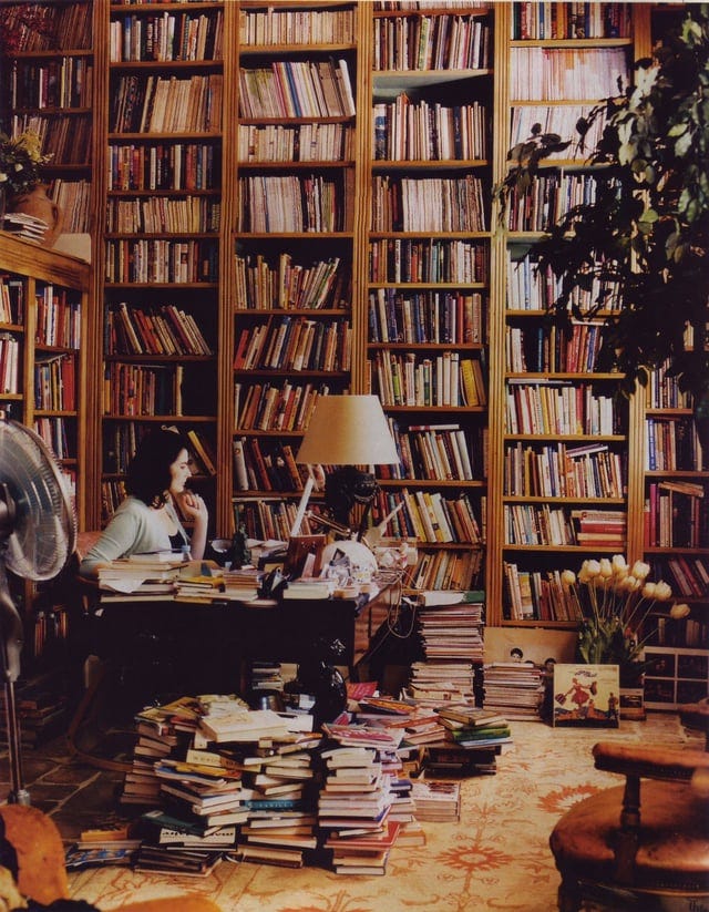 r/bookporn - Food writer Nigella Lawson's library in her London home [1244 x 1600]