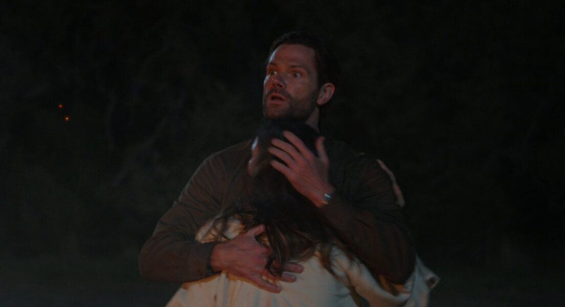 Jared Padalecki Walker picking up gale from burning barn 2.20