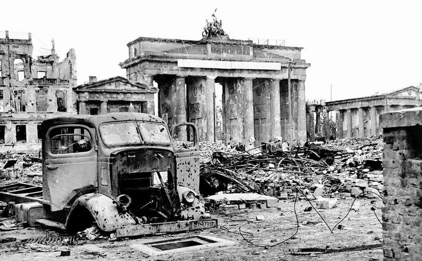 Destruction in Berlin: the Brandenburg Gate (1945)