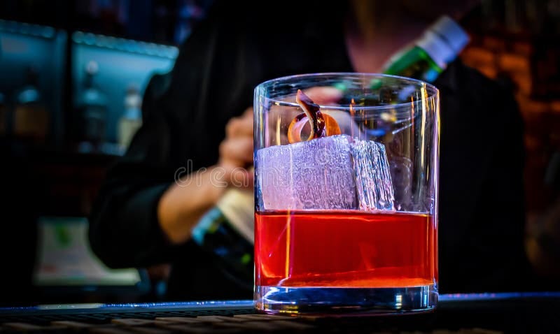 Bartender Hand Making Negroni Cocktail. Negroni Classic Cocktail and Gin  Short Drink with Sweet Vermouth, Red Bitter Liqueur Stock Image - Image of  filling, martini: 229441103