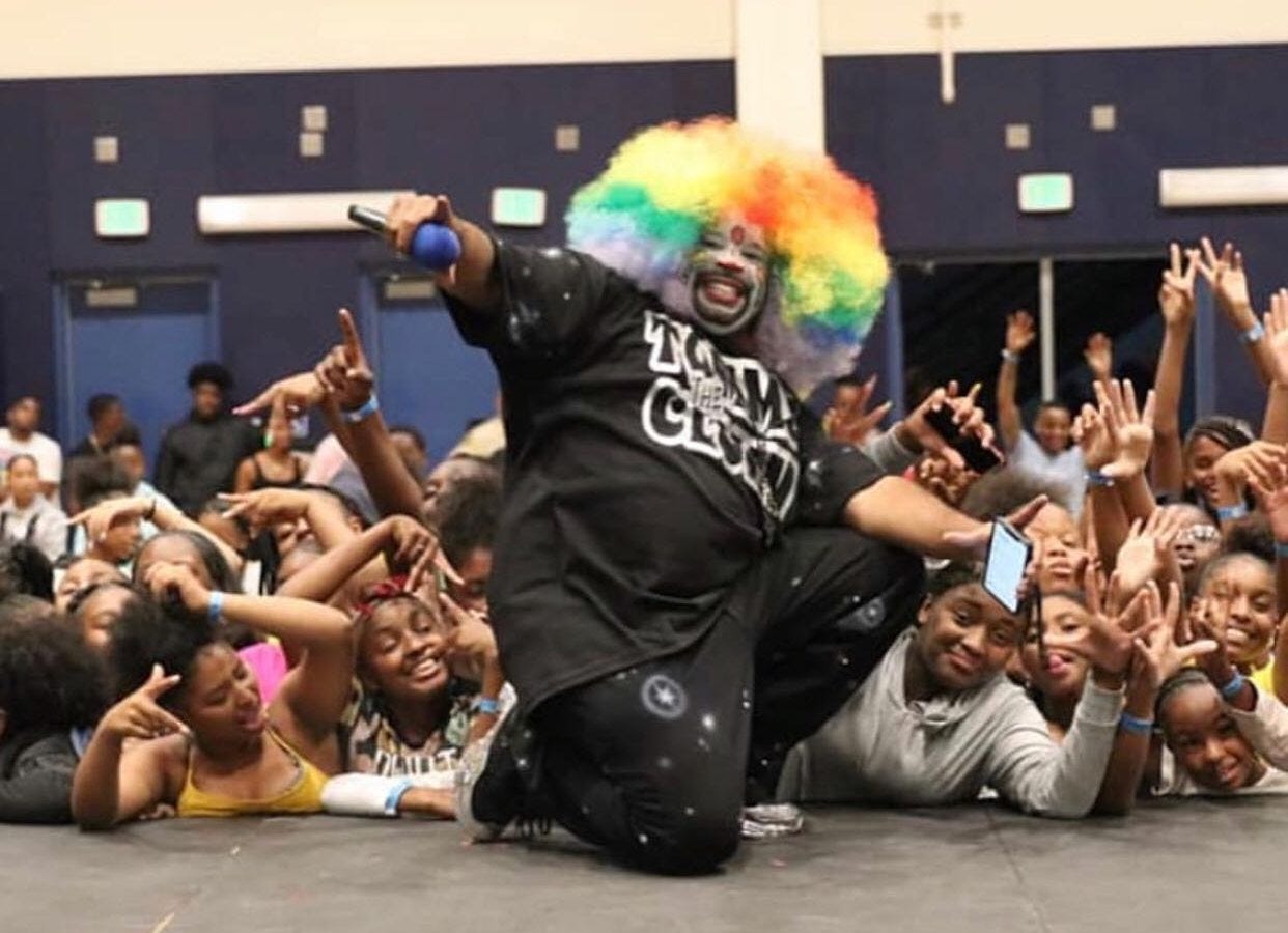 Community through clowning — Tommy the Clown aims to keep kids away from  violence through dance | HS Insider