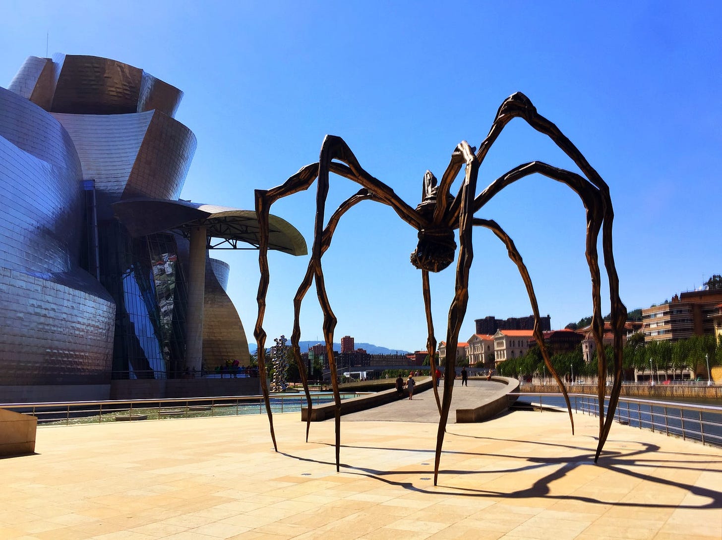 It's a huge 8 or 10 meters high spider. The museum is in the background
