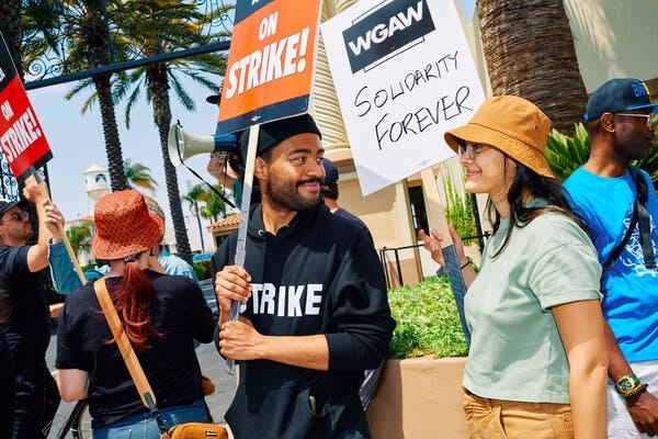 Writers on Strike Make Time for Romance at Picket Lines - The New York Times