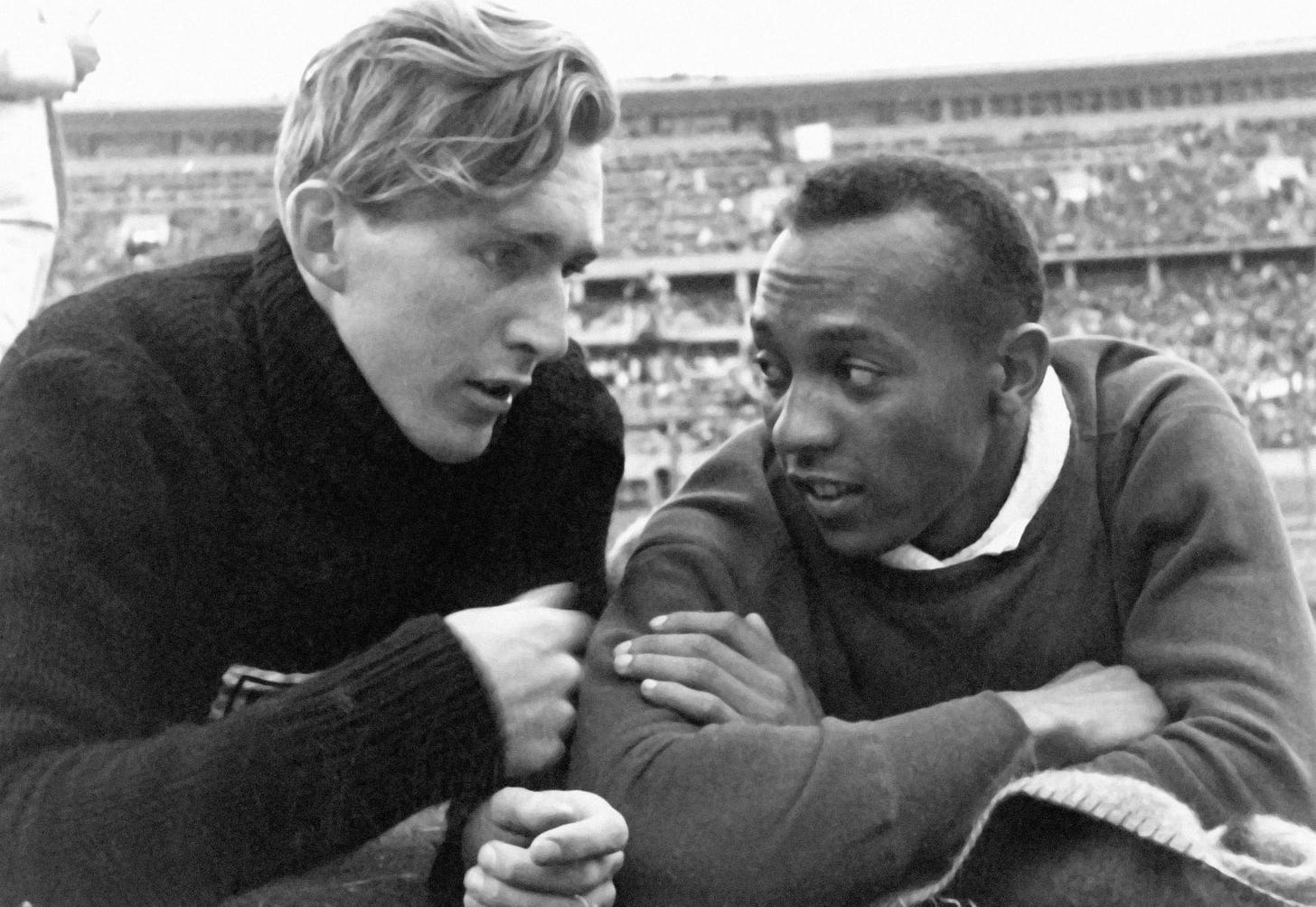 Jesse Owens y Lutz Long: un abrazo que hizo historia (TV) (2015 ...