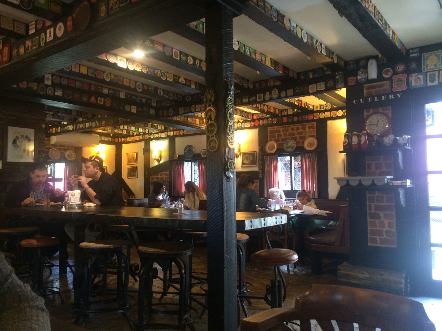 Elizabethan Village Pub, Bedfordale - Perth