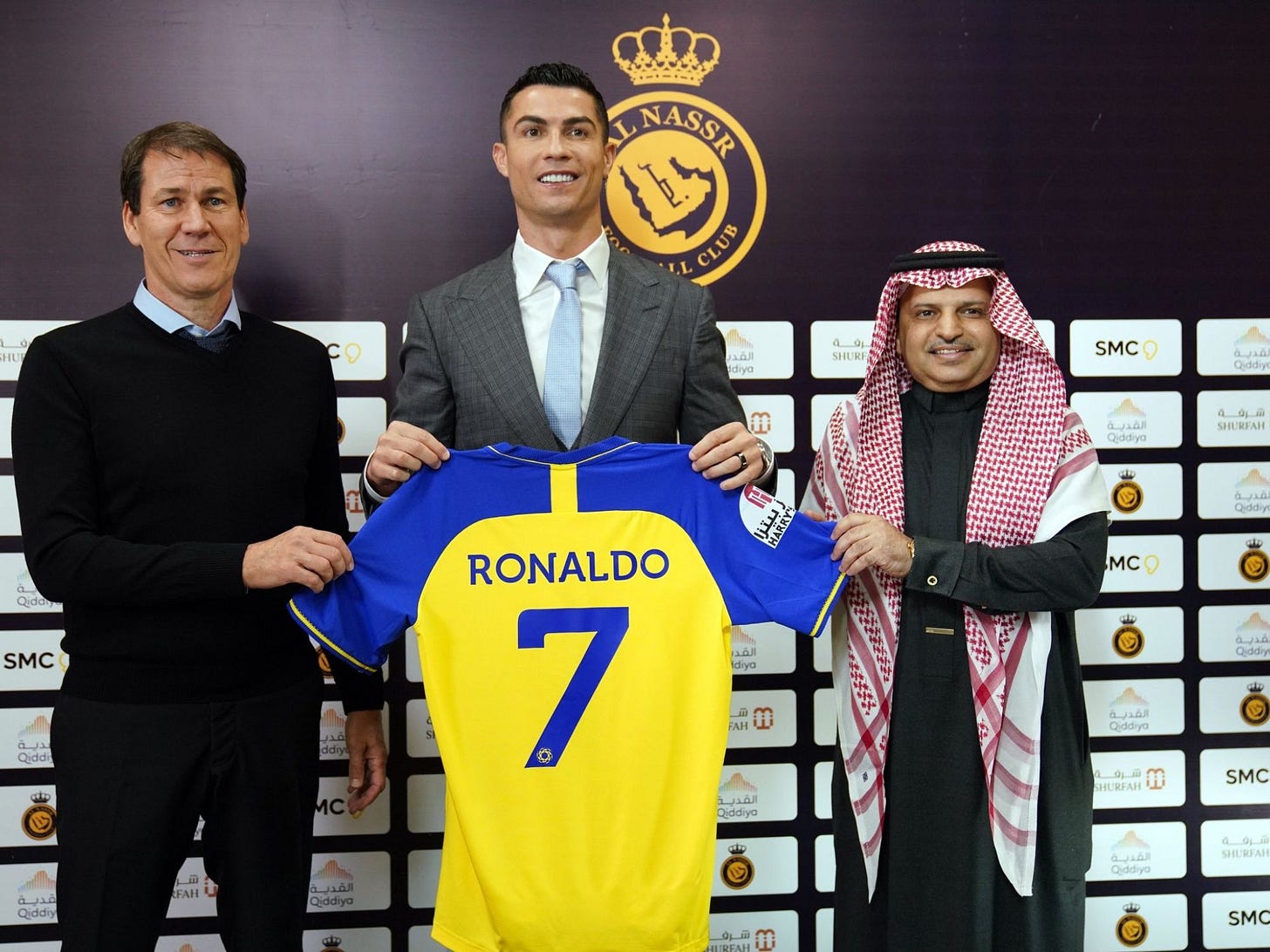 A few hours after Cristiano's debut in Arabia, the fantastic and unexpected  news he receives | El Futbolero US News