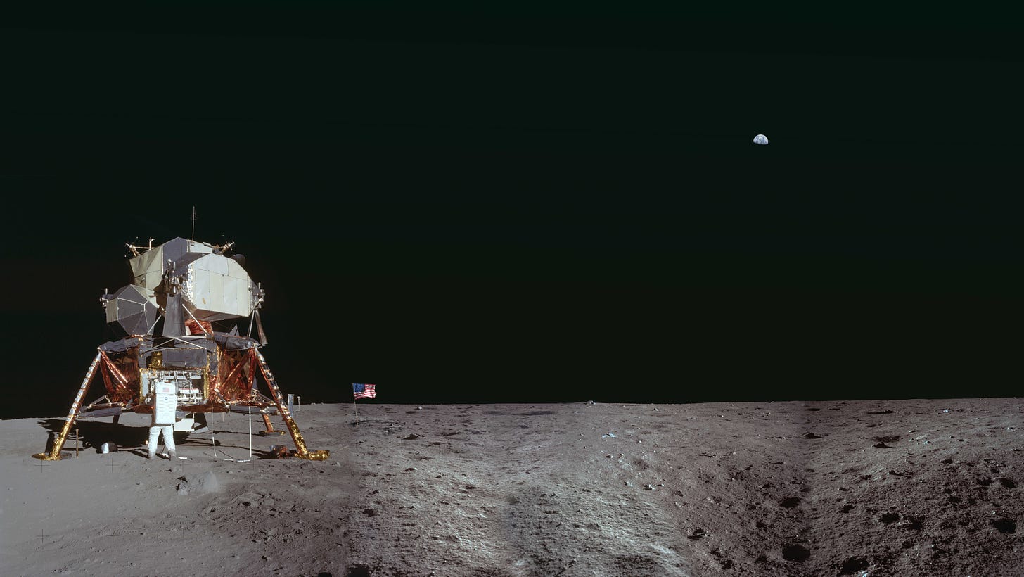 Apollo 11 moon landing montage : pics