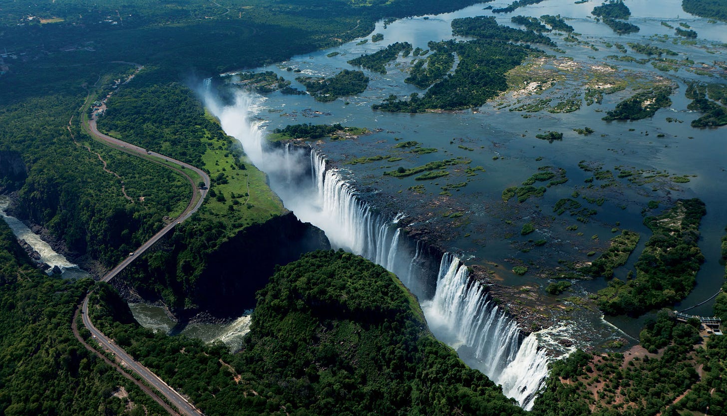 Eight reasons why the Victoria Falls should be on your bucket-list |  Discover Africa Safaris