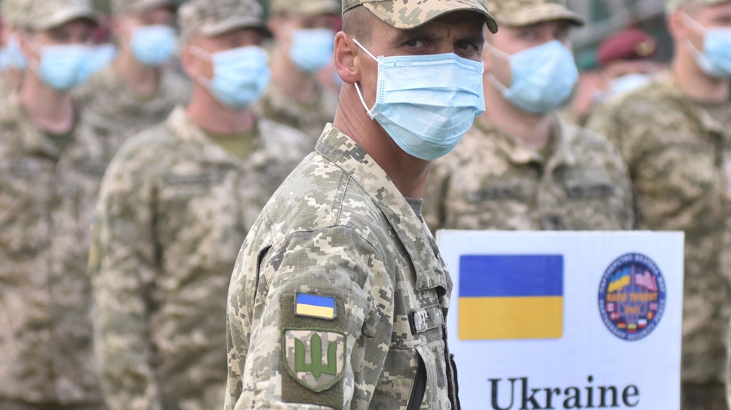 Ukrainian servicemen stand during the opening ceremony of the Rapid Trident 2020 military drills - Sputnik International, 1920, 16.01.2025