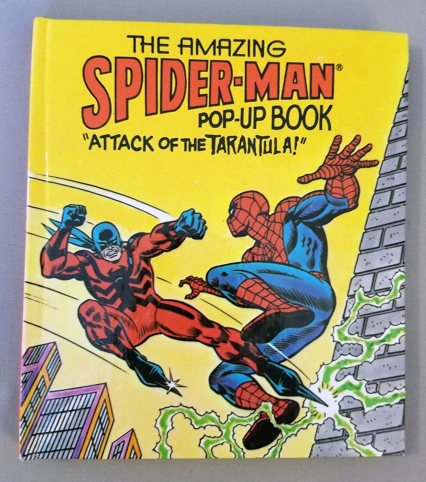 AMAZING SPIDER-MAN POP-UP BOOK, ATTACK OF THE TARANTULA, 1982 - Picture 1 of 3
